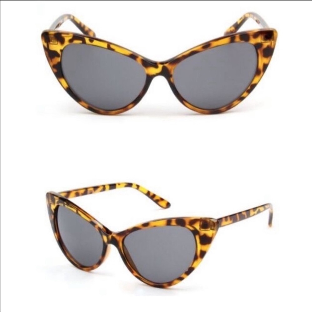 Cat Eye - Leopard Print Sunglasses